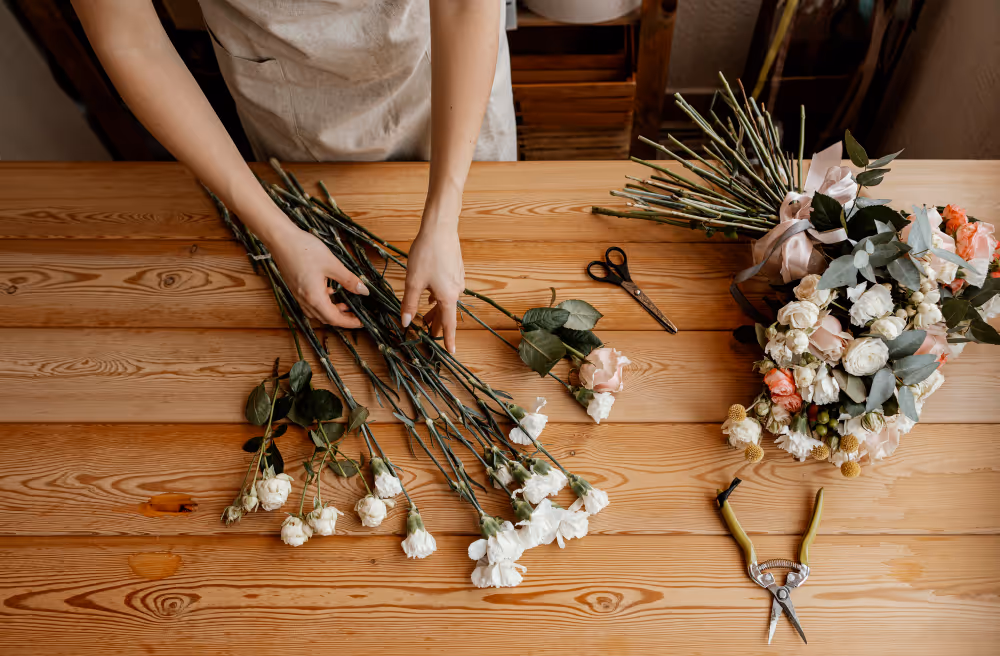 Blumenkranz binden im Workshop bei FLOWers Yoga Oldenburg