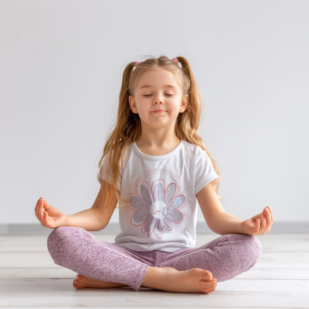 Kind in Meditation beim Kinderyoga in Oldenburg