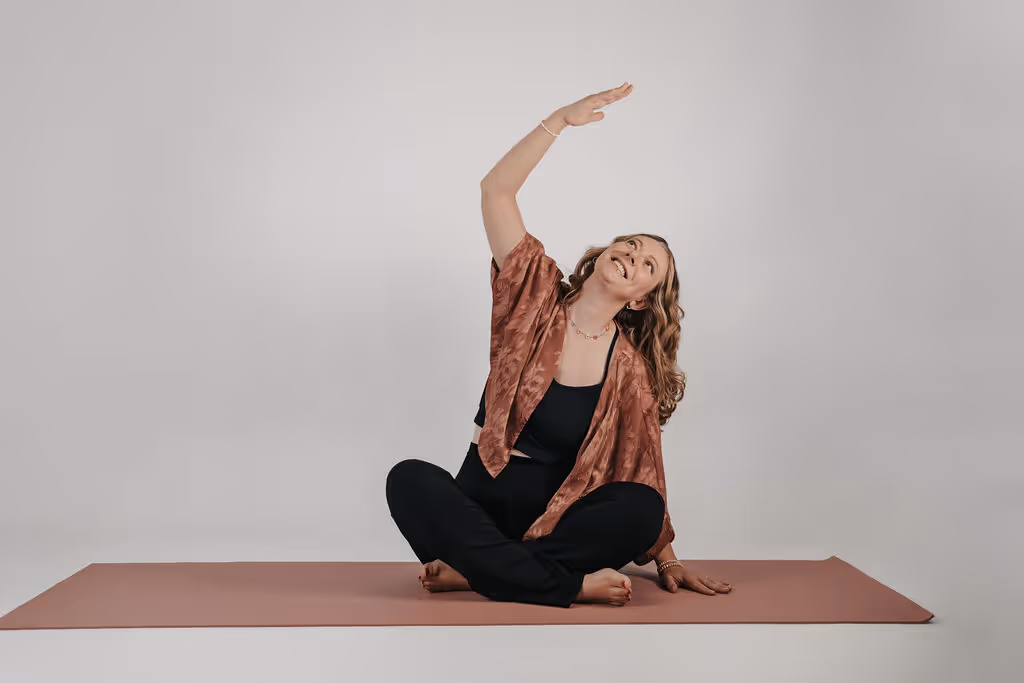 Yogalehrerin Laura Speckmann bei FLOWers Yoga in Oldenburg